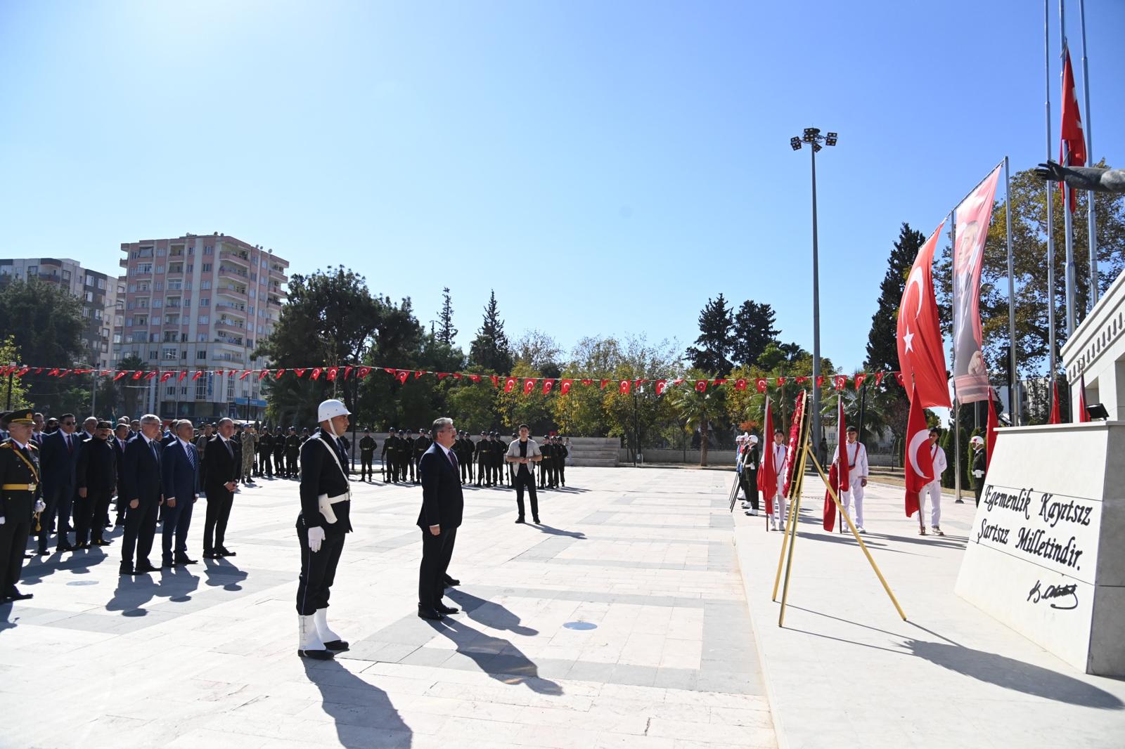 Üniversitemiz Rektörü Prof. Dr. Turgay Uzun, Cumhuriyetimizin 101. Yıl Dönümü Kutlamalarına Katıldı