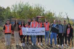 Öğrencilerimizden Fidan Dikme Etkinliği ile Çevre Bilincine Katkı 