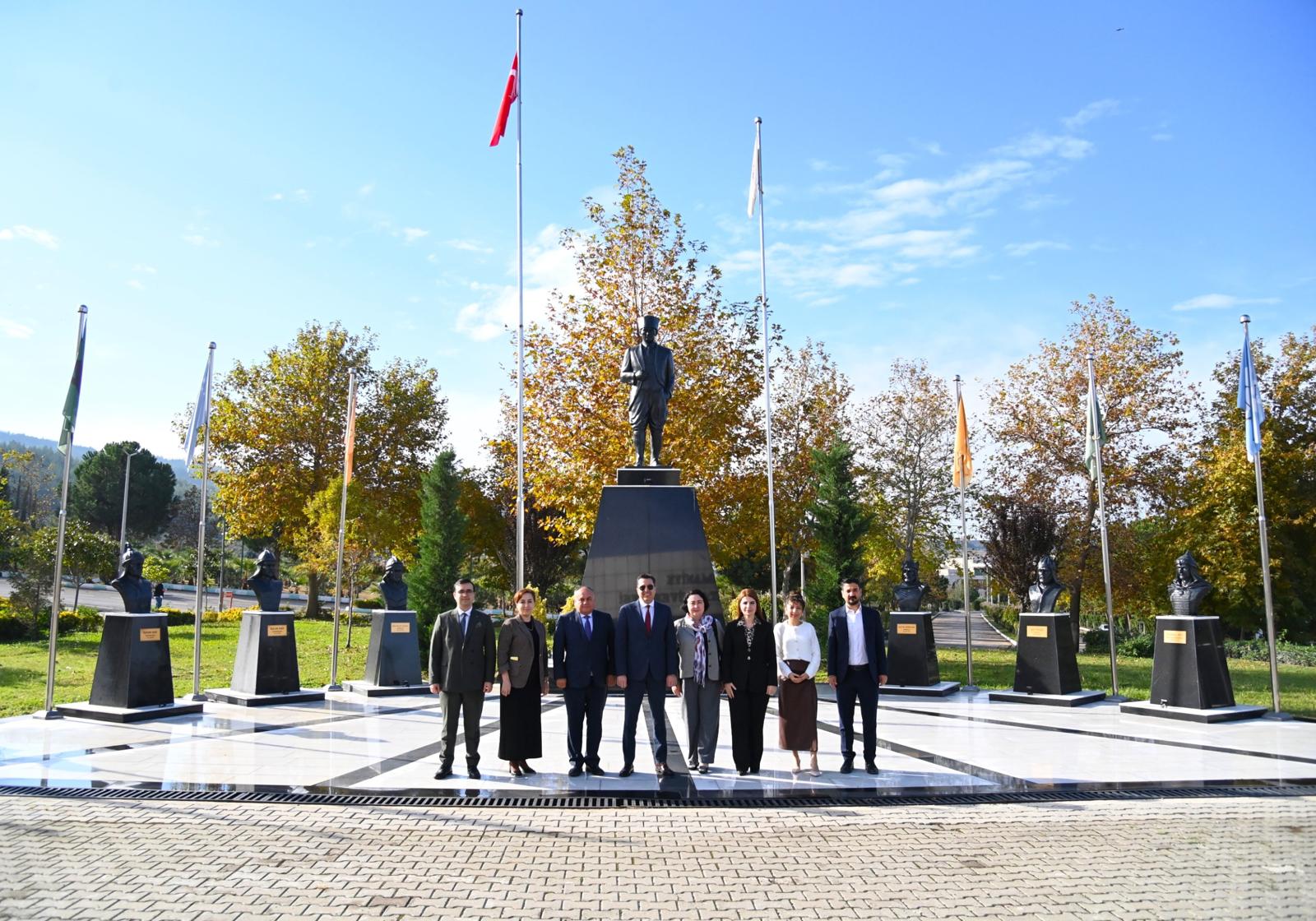 Chirchiq Devlet Pedagoji Üniversitesi Heyeti ve Uluslararası Misafirler Rektörümüzü Ziyaret Etti