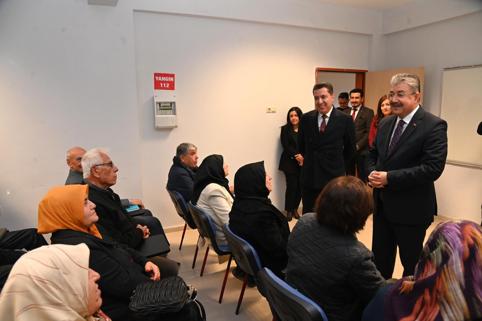 Osmaniye Valisi Dr. Erdinç Yılmaz, OKÜ 60+ Tazelenme Üniversitesi Öğrencileriyle Bir Araya Geldi