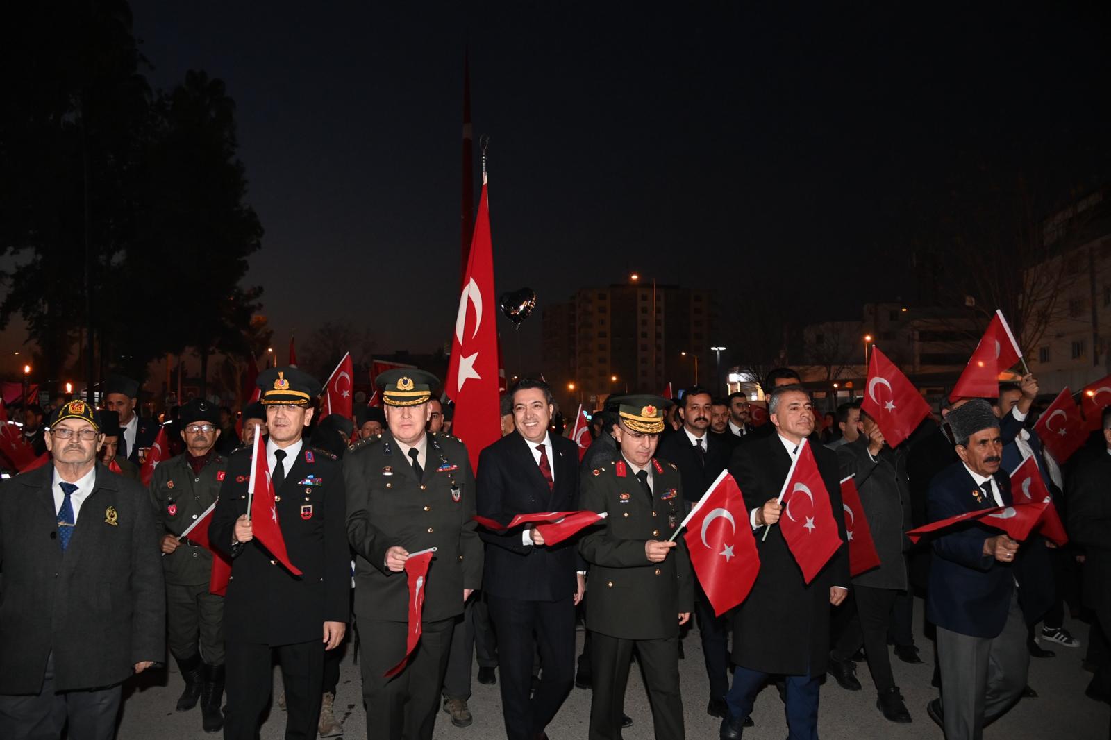 Rektörümüz Prof. Dr. Turgay Uzun, Osmaniye’nin Kurtuluş Yıl Dönümü Fener Alayı’na Katıldı