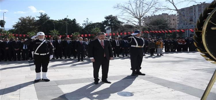 Rektörümüz, Cumhuriyetimizin Kuruluşunun 99. Yıl Dönümü Nedeniyle Düzenlenen Çelenk Sunma Törenine Katıldı