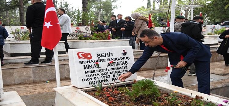 Osmaniye Protokol Mensupları Şehitlikleri Ziyaret Etti