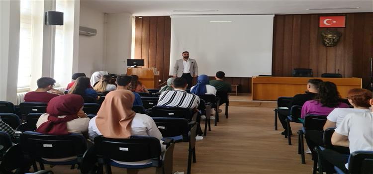 Osmaniye Meslek Yüksekokulu Yeni Öğrencilerine Oryantasyon Eğitimi Düzenlendi