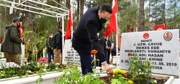 Rektörümüz, 18 Mart Şehitleri Anma Günü ve Çanakkale Zaferi'nin 106. Yıldönümü Anma Törenine Katıldı