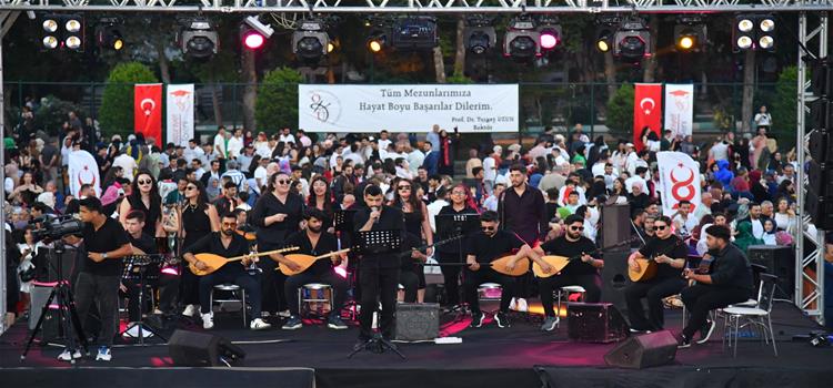 2023-2024 Akademik Yılı Mezuniyet Töreninde Müzik Bölümümüz Konser Verdi