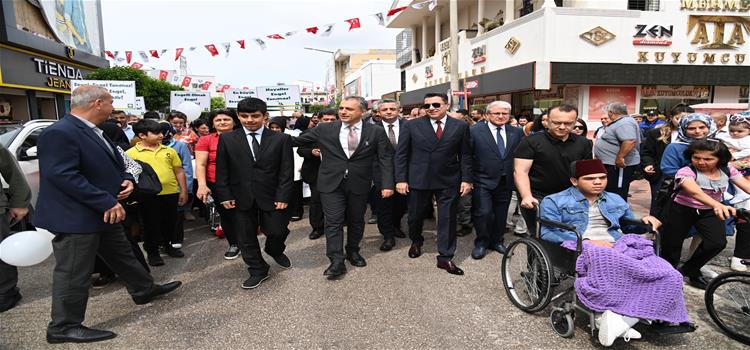 Osmaniye’de Engelliler Haftası Farkındalık Yürüyüşü Düzenlendi