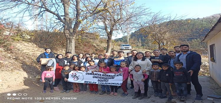 Düziçi Meslek Yüksekokulu öğrencileri, sosyal sorumluluk projesi kapsamında köy okullarına kitap ve kırtasiye malzemesi bağışında bulundu.