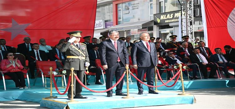 Rektörümüz 29 Ekim Cumhuriyet Bayramı İçin Düzenlenen Törene Katıldı