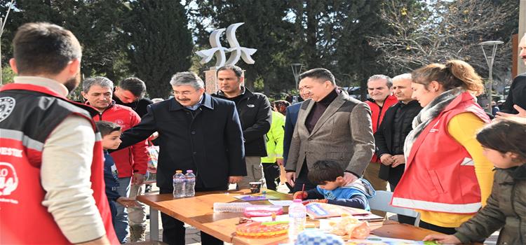 Osmaniye Valisi Dr. Erdinç Yılmaz, Üniversitemizdeki Depremzedeleri Ziyaret Etti