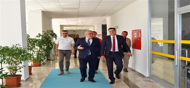 Rektörümüzden Çevre, Şehircilik ve İklim Değişikliği İl Müdürüne Ziyaret