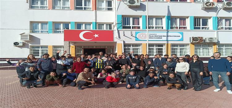 Üniversitemiz Öğrencilerinden Anlamlı Okul Ziyareti