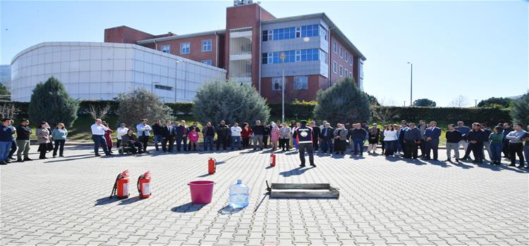 Üniversitemizde Acil Durum Ekipleri Bilgilendirme Eğitimi Tamamlandı