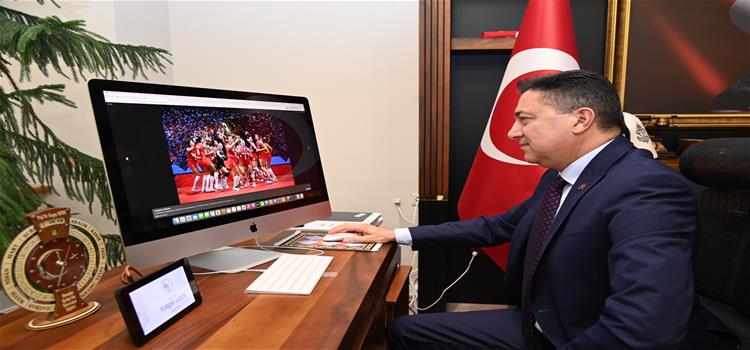 Rektörümüz AA'nın Düzenlediği ‘’Yılın Fotoğrafları’’ Oylamasına Katıldı