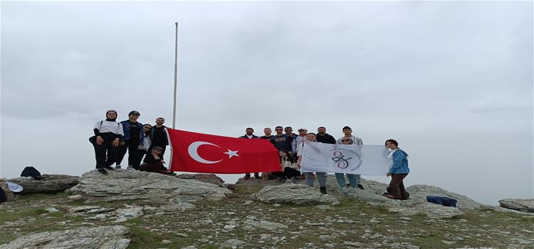 Öğrencilerimizden Zorkun Keldaz'a Zirve Yürüyüşü