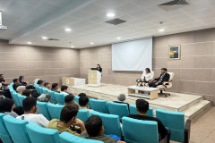 OKÜ İŞLETME BÖLÜMÜ MEZUNLARINDAN İLHAM VEREN KARİYER HİKAYELERİ: MEZUNLAR ÖĞRENCİLERLE BULUŞTU